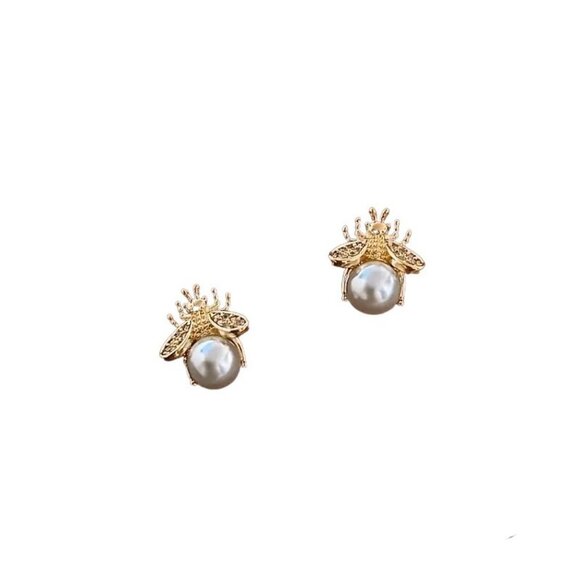 NEW GORGEOUS Small GOLD BEE & PEARL Earrings Honey Bee Studs - Picture 3 of 5